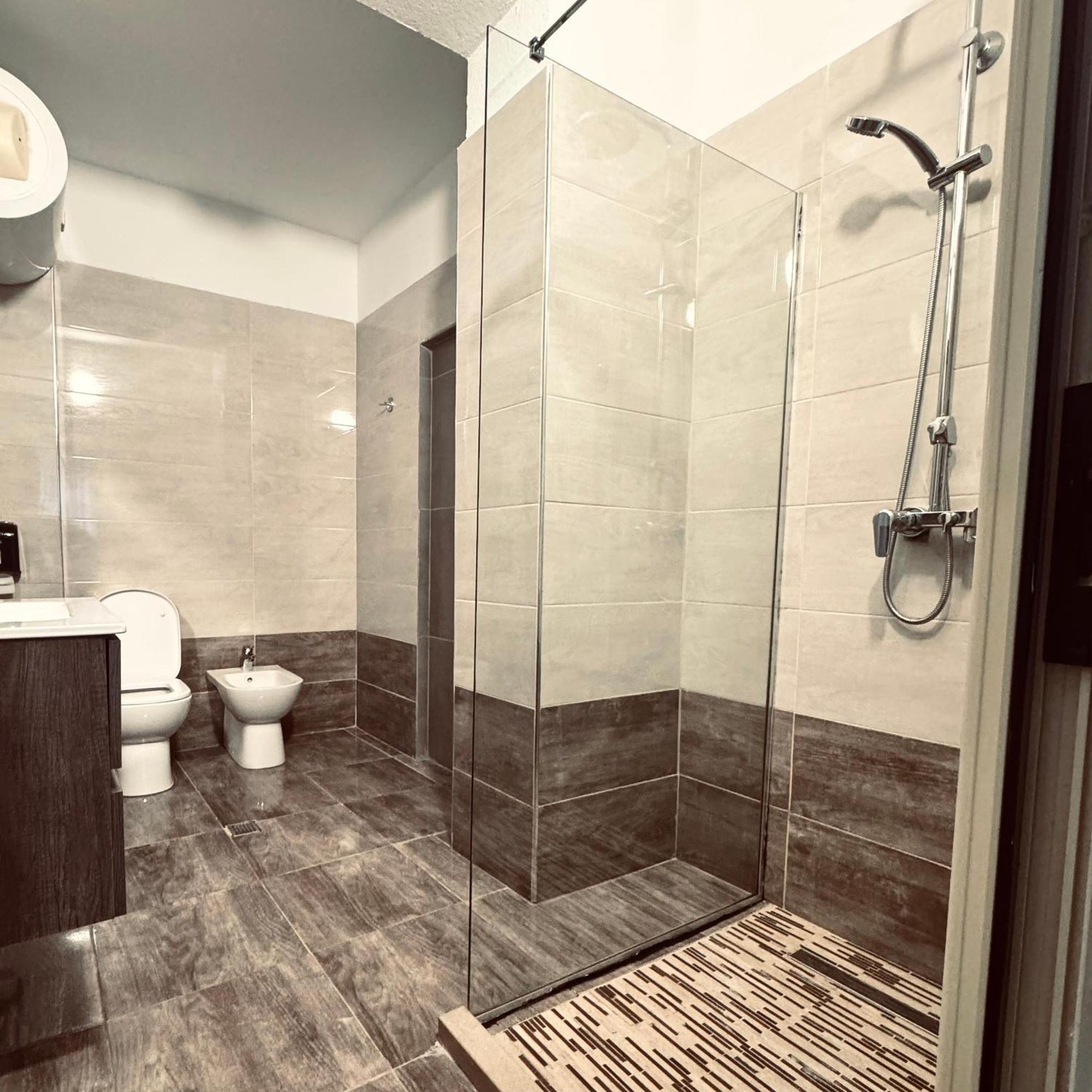 Hi5 Rooms Тирана Екстер'єр фото